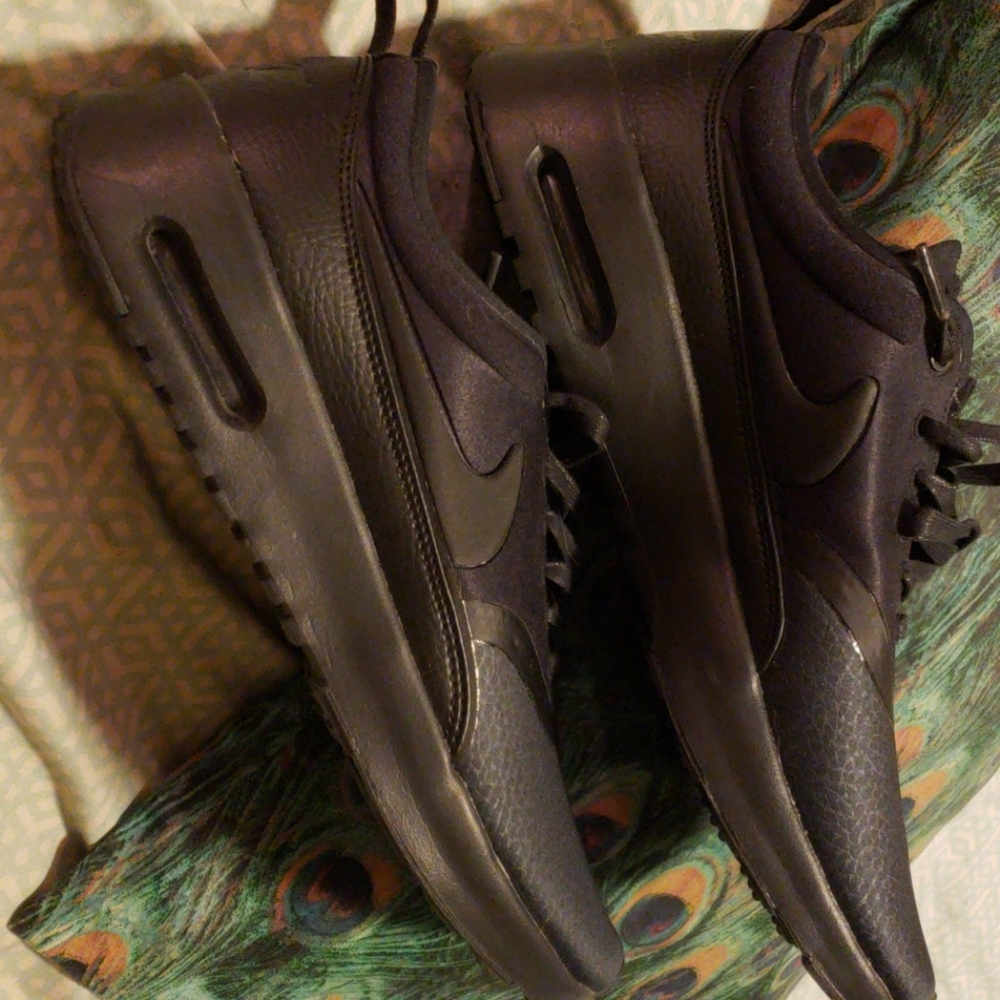 Nike Air Thea tennis shoes